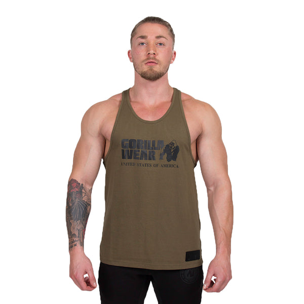 Gorilla Wear Classic Tank Top Army Green – linne på modell framifrån