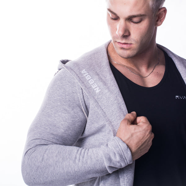 NEBBIA Aw Long Coat grey – närbild av kappa och bröstparti