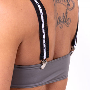 NEBBIA Bandeau Bikini metal – närbild av bandeau-bikiniens ryggremmar