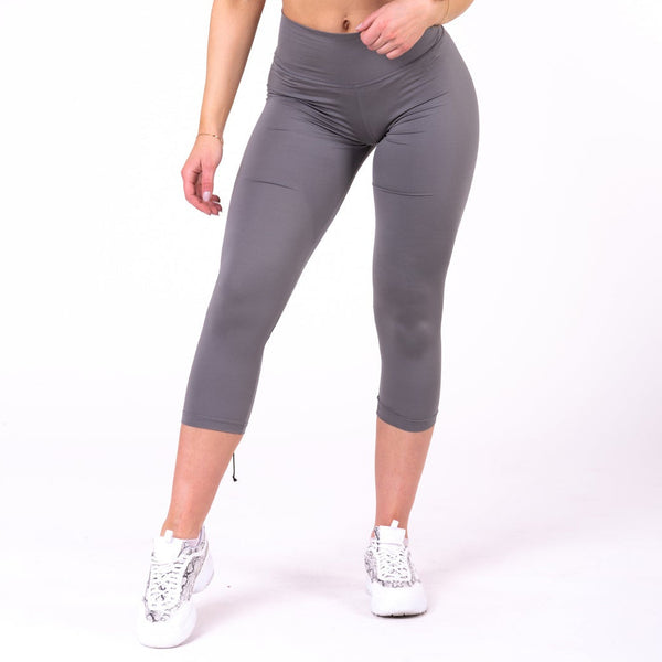 NEBBIA Lace-Up 7/8 Tights Metal – på modell från sidan