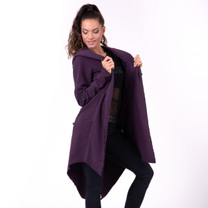 NEBBIA Tail Coat Jacket Burgundy – jacka på modell i trekvartsprofil