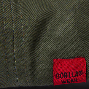 Gorilla Wear Darlington Cap Army Green – närbild av sidomärke