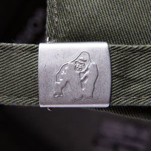 Gorilla Wear Darlington Cap Army Green – närbild av spänne