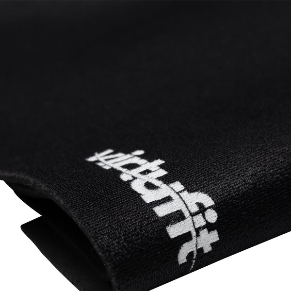 Virtufit Waist Trimming Belt Black – närbild av material och logotyp