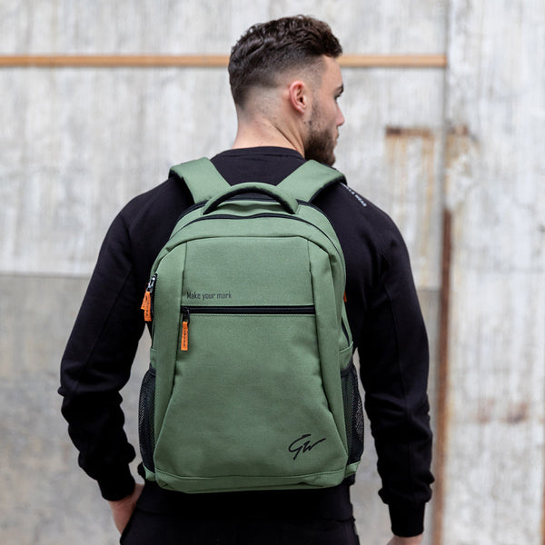 Gorilla Wear Duncan Backpack Army Green – ryggsäck i användning bakifrån