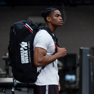Gorilla Wear Norris Hybrid Gym Bag/Backpack Black – hybrid gymväska i användning som ryggsäck
