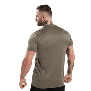 Gorilla Wear Classic Training T-Shirt Army Green – på modell bakifrån