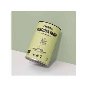 Chikko Not Coffee Matcha Latte 130 g – Matcha Latte-förpackning i miljöbild