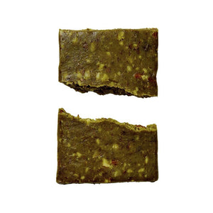 The NO Bar Proteinbar Matcha 45 g – delad i två bitar