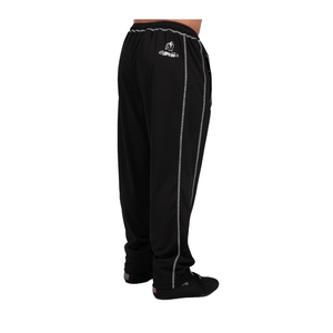 Gorilla Wear Marlow Mesh Pants Black/Grey – meshbyxor på modell från sidan