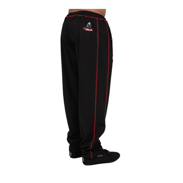 Gorilla Wear Marlow Mesh Pants Black/Red – meshbyxor på modell från sidan