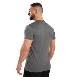 Gorilla Wear Classic Training T-Shirt Grey Melange – på modell bakifrån
