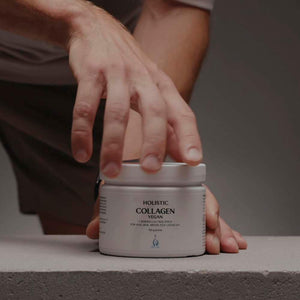 Holistic Collagen Vegan Pulver 150 g – Vegan-burk framför händer