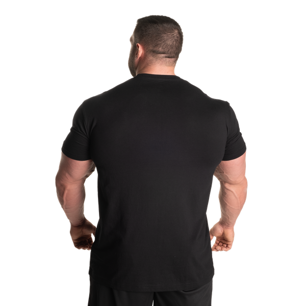 GASP Cadet Tee T-Shirt Black/Flame – på modell bakifrån