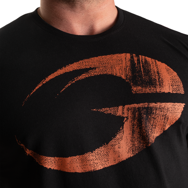 GASP Cadet Tee T-Shirt Black/Flame – närbild av brösttryck