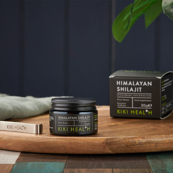 Kiki Health Himalayan Shilajit 30 g – burk och förpackning i miljöbild