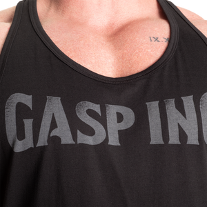 GASP Essential T-Back Linne Svart/Grå – närbild av brösttryck