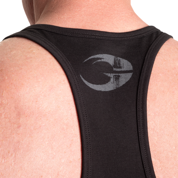 GASP Essential T-Back Linne Svart/Grå – närbild av axeldetalj
