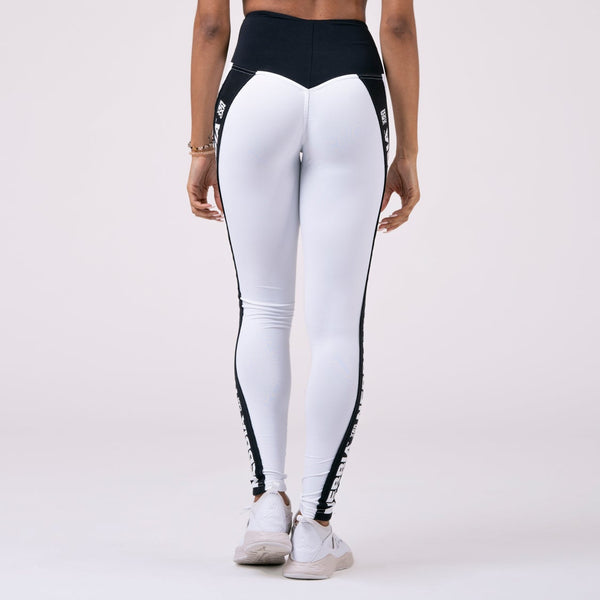 NEBBIA Hero Iconic Tights White – tights på modell bakifrån