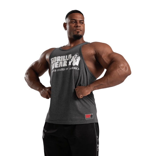 Gorilla Wear Classic Tank Top Dark Grey – linne på modell framifrån