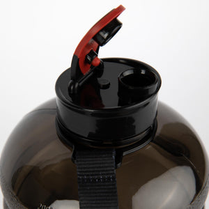 Gorilla Wear Water Jug Transparent 2,2 L – närbild av water jug-lock