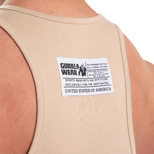 Gorilla Wear Classic Tank Top Light Brown – närbild av ryggmärke