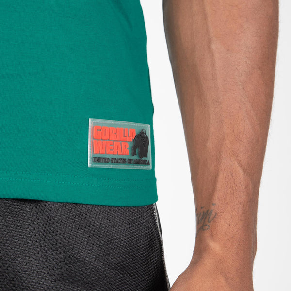 Gorilla Wear Classic Tank Top Teal Green – närbild av nederkant och varumärkesmärke