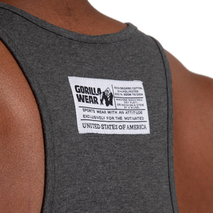Gorilla Wear Classic Tank Top Dark Grey – närbild av ryggmärke
