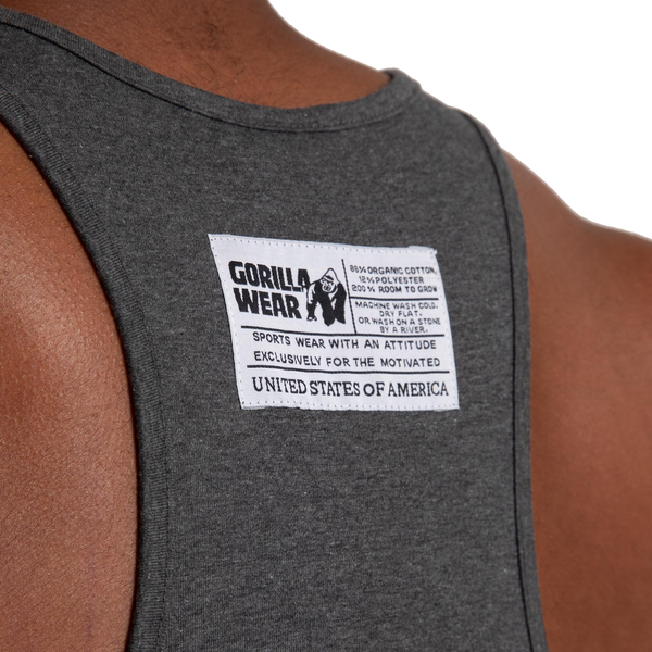Gorilla Wear Classic Tank Top Dark Grey – närbild av ryggmärke