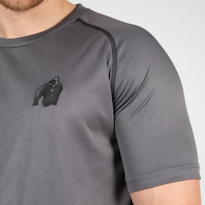 Gorilla Wear Performance T-Shirt Grey – närbild av bröstlogotyp