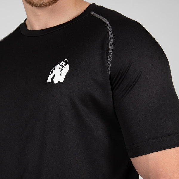 Gorilla Wear Performance T-Shirt Black/Grey – närbild av bröstlogotyp