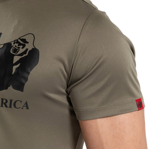 Gorilla Wear Classic Training T-Shirt Army Green – närbild av ärm och varumärkesmärke