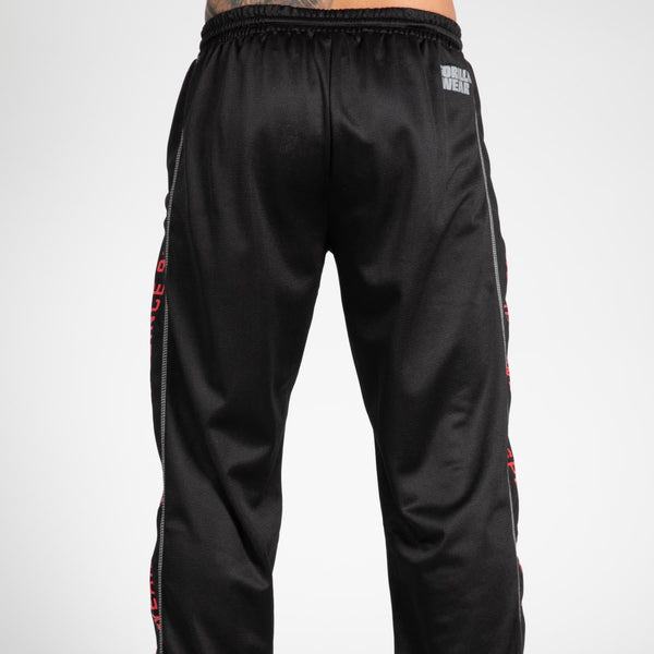 Gorilla Wear Functional Mesh Pants Black/Red – byxor på modell bakifrån