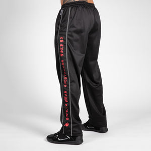 Gorilla Wear Functional Mesh Pants Black/Red – byxor på modell från sidan i helfigur