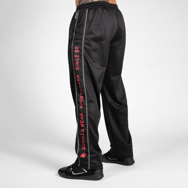 Gorilla Wear Functional Mesh Pants Black/Red – byxor på modell från sidan i helfigur