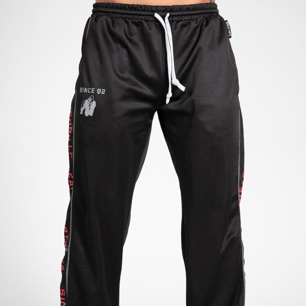 Gorilla Wear Functional Mesh Pants Black/Red – byxor på modell framifrån