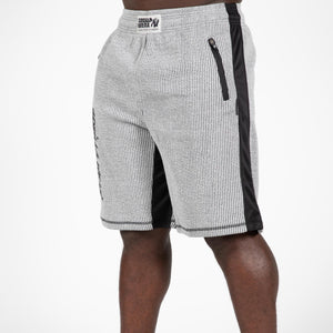 Gorilla Wear Augustine Old School Shorts Grey – på modell från sidan