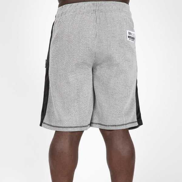 Gorilla Wear Augustine Old School Shorts Grey – grå shorts på modell bakifrån i trekvartsprofil