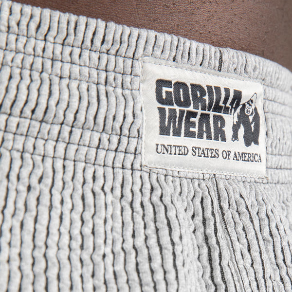 Gorilla Wear Augustine Old School Shorts Grey – närbild av linning och logotyp