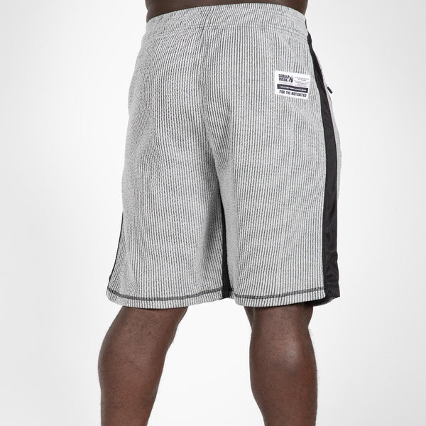 Gorilla Wear Augustine Old School Shorts Grey – på modell bakifrån från sidan