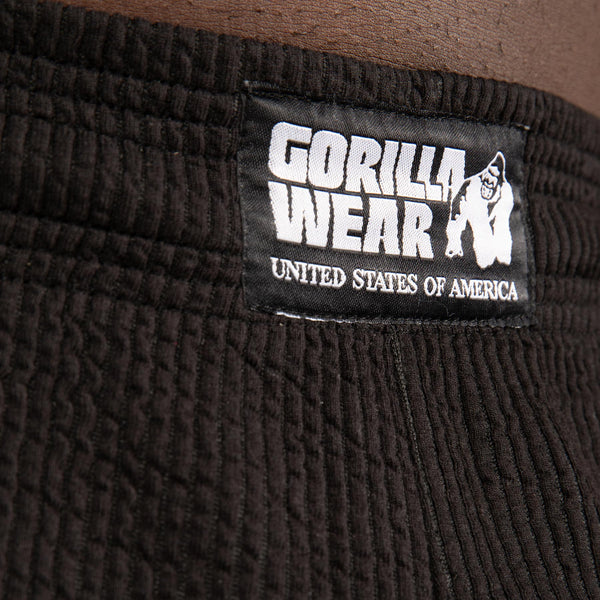 Gorilla Wear Augustine Old School Shorts Black – närbild av linning och logotyp