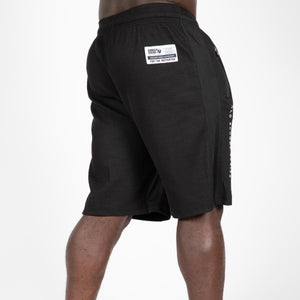 Gorilla Wear Augustine Old School Shorts Black – på modell bakifrån från sidan