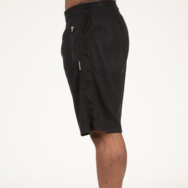 Gorilla Wear Augustine Old School Shorts Black/Red – på modell från sidan