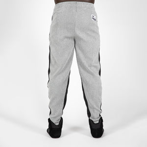Gorilla Wear Augustine Old School Pants grey – på modell bakifrån