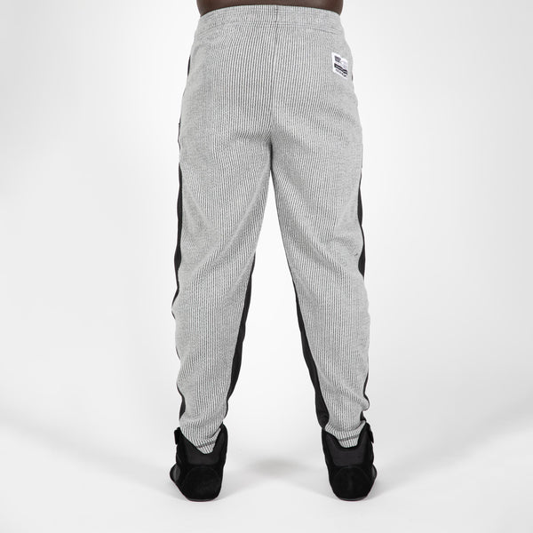 Gorilla Wear Augustine Old School Pants grey – på modell bakifrån