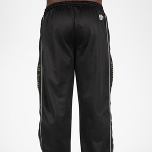 Gorilla Wear Functional Mesh Pants Black/Green – byxor på modell bakifrån rakt