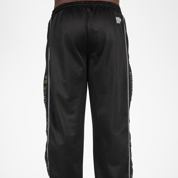 Gorilla Wear Functional Mesh Pants Black/Green – byxor på modell bakifrån rakt