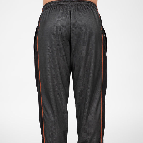 Gorilla Wear Wallace Mesh Pants Grey/Orange – meshbyxor på modell bakifrån