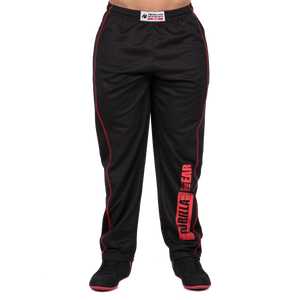 Gorilla Wear Wallace Mesh Pants Black/Red – meshbyxor på modell framifrån