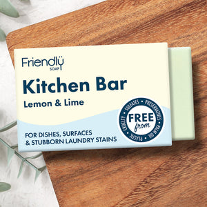 Friendly Soap Kökstvål 95 g – Kitchen Bar Lemon & Lime på träyta